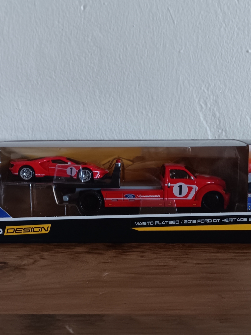 Maisto Design Transport 2018 Ford GT Heritage Edition W Flatbed Hauler